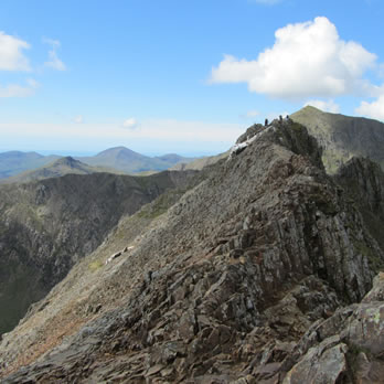 Climb Snowdon - Llwybrau i'r Copa - Crib Goch