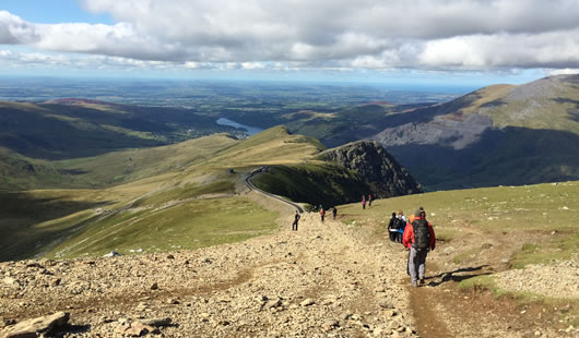 Climb Snowdon - Llwybrau i'r Copa - Llwybr Llanberis